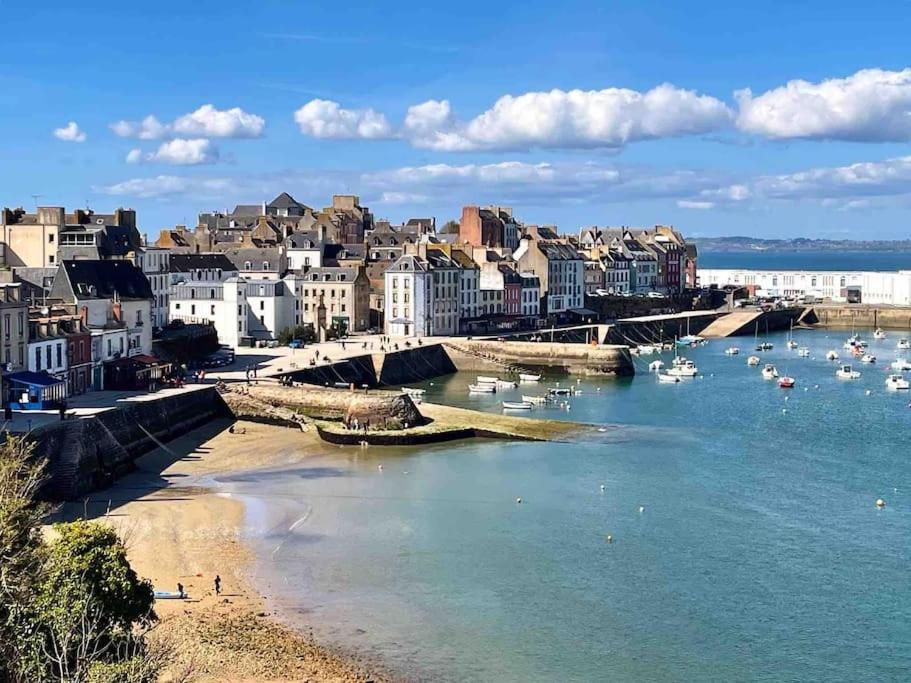 Petit Les Pieds Dans L'eau Douarnenez
