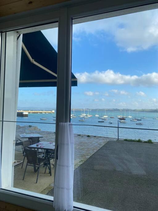 Petit Les Pieds Dans L'eau Douarnenez
